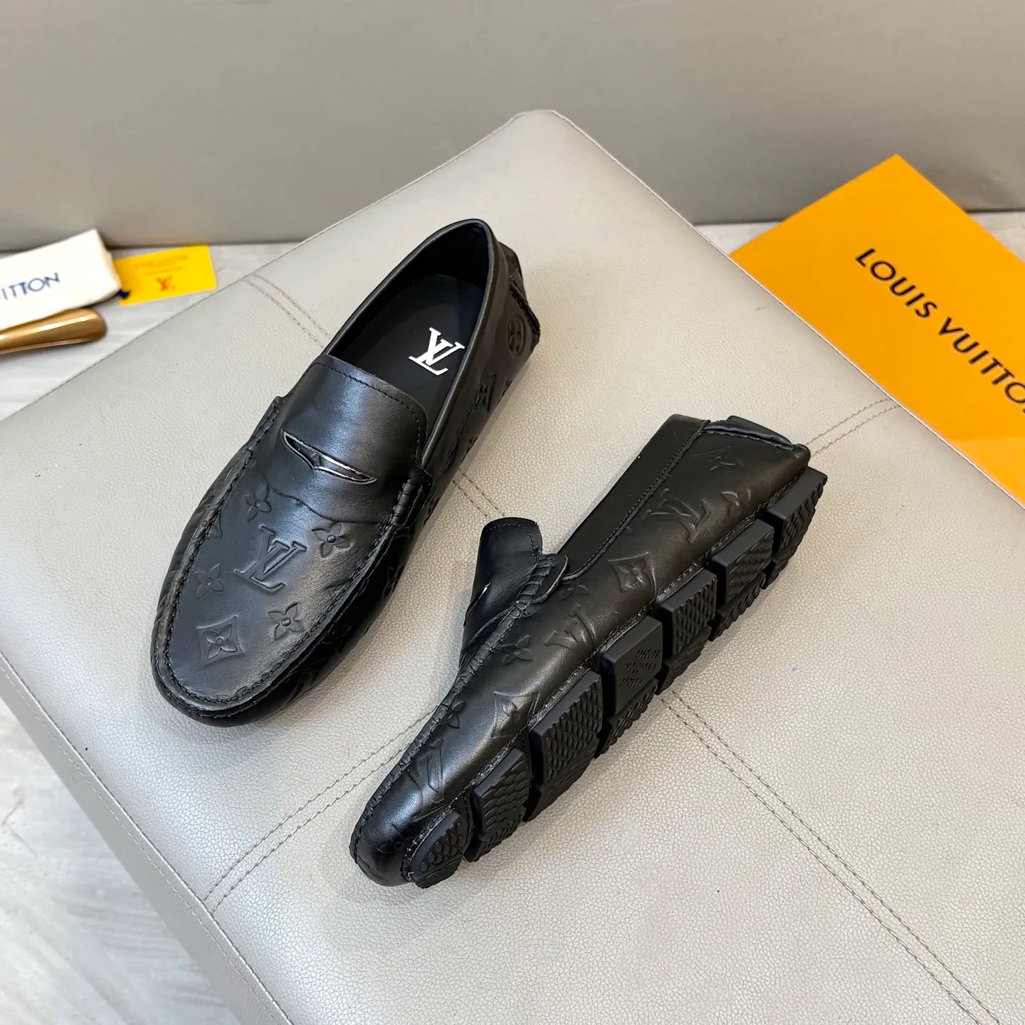 Factory price: 460💰LV men's beanie shoes 2025 official website synchronized <market top version> imported first layer litchi pattern/embossed ➕ black cowhide original packaging. Size 38-45